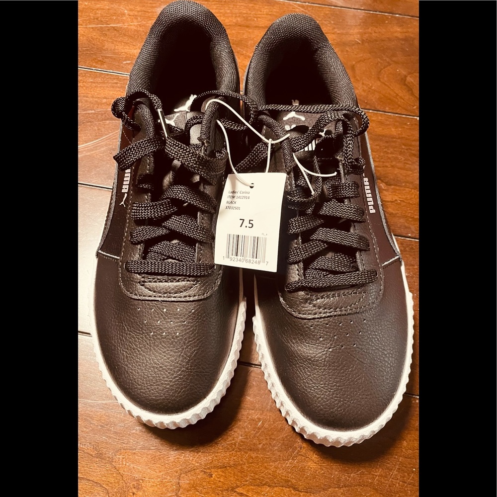NWOB Puma woman sneakers